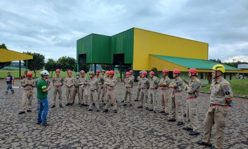 Bombeiros visitam unidade de grãos em Pato Branco para treinamento de formação