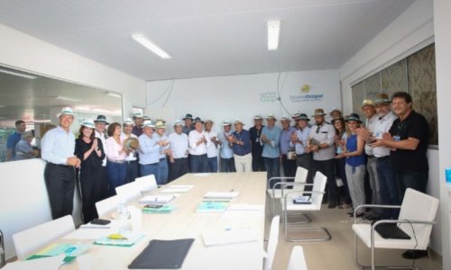 SHOW RURAL: Assinado contrato de cooperação e cessão de uso da Casa Paraná Cooperativo